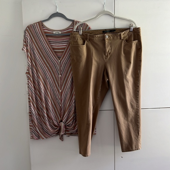 21. Max Studio Tunic with functioning buttons and knot tie - Picture 11 of 11